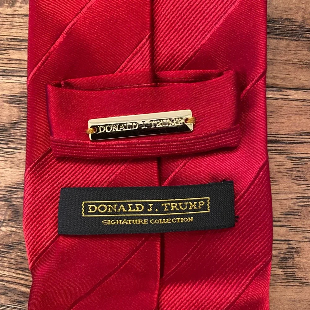 Donald J Trump Signature Collection Mens Red Striped Silk Necktie Power Tie